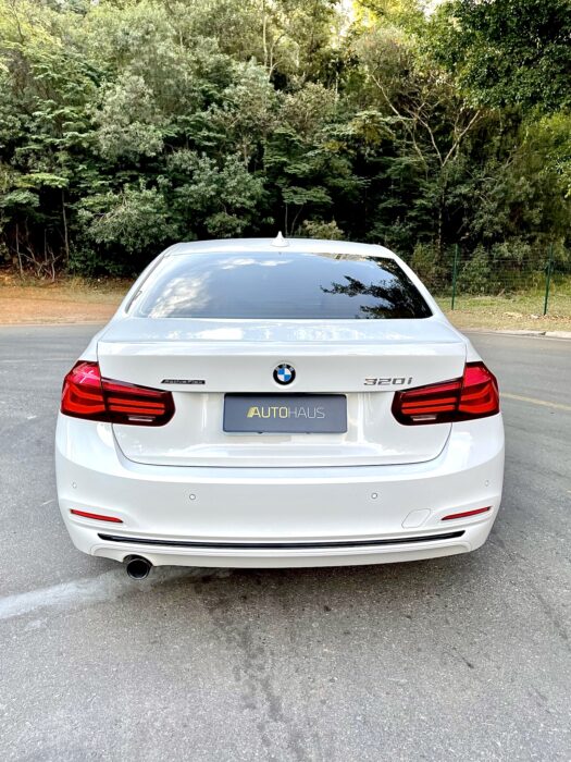 BMW 320i 2018 completo