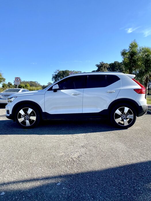 VOLVO XC40 2019 completo