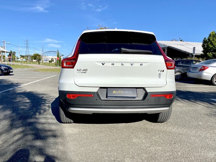 VOLVO XC40 2019 completo