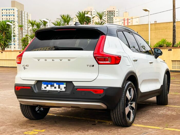 VOLVO XC40 2019 completo