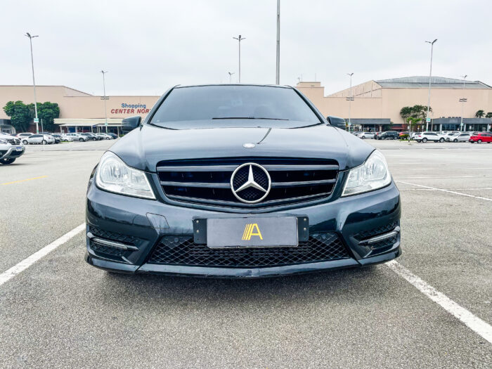 MERCEDES-BENZ C180 2013 completo