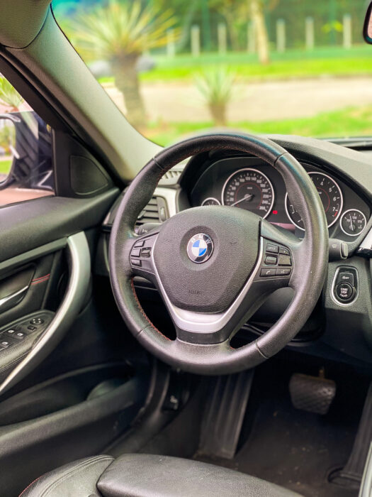 BMW 328i 2013 completo