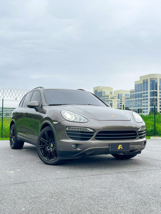 PORSCHE CAYENNE 2011 completo