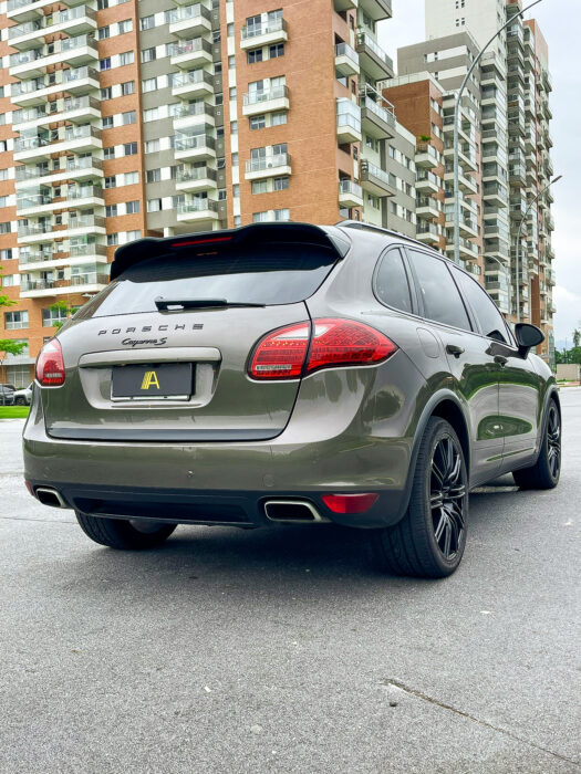 PORSCHE CAYENNE 2011 completo