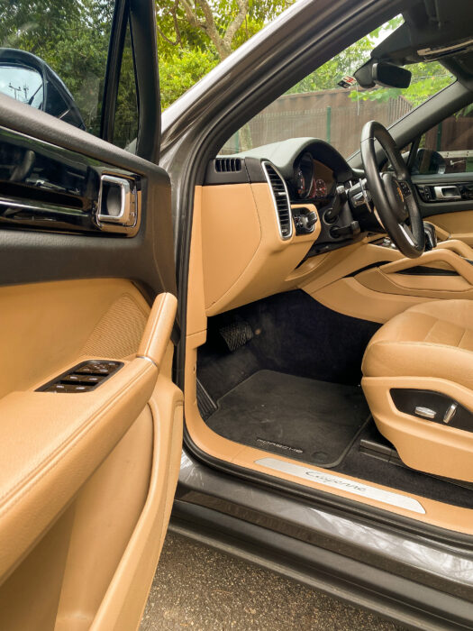 PORSCHE CAYENNE 2019 completo