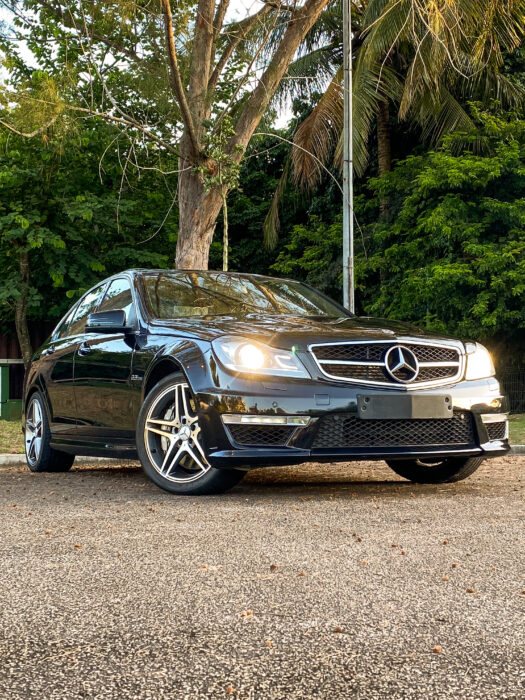 MERCEDES-BENZ C63 2012 completo