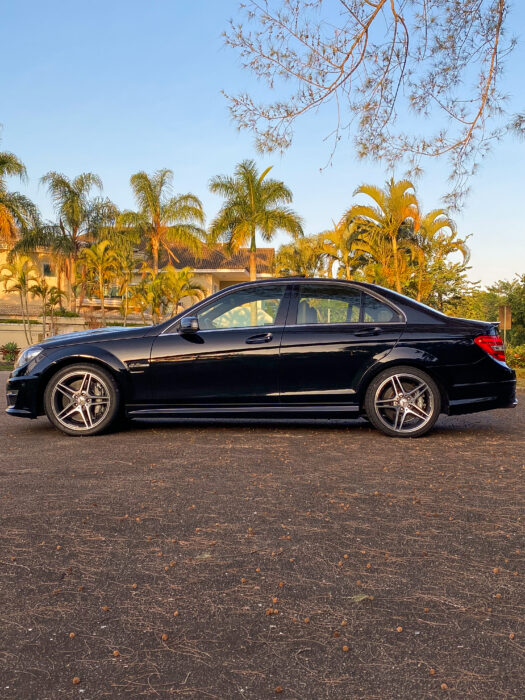 MERCEDES-BENZ C63 2012 completo