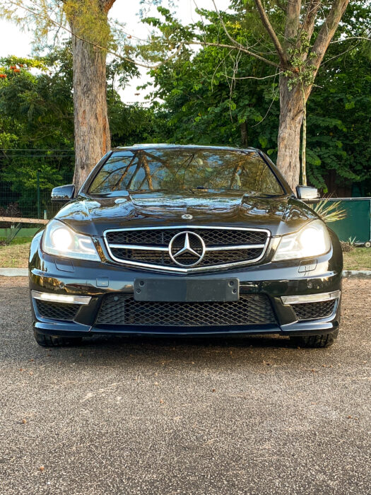 MERCEDES-BENZ C63 2012 completo