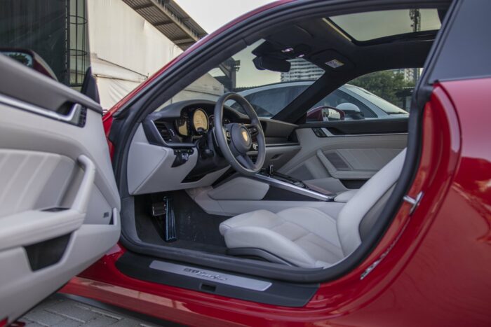 PORSCHE 911 2021 completo