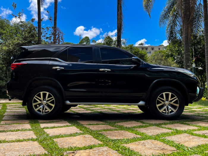 TOYOTA HILUX SW4 2019 completo