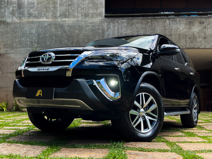 TOYOTA HILUX SW4 2019 completo