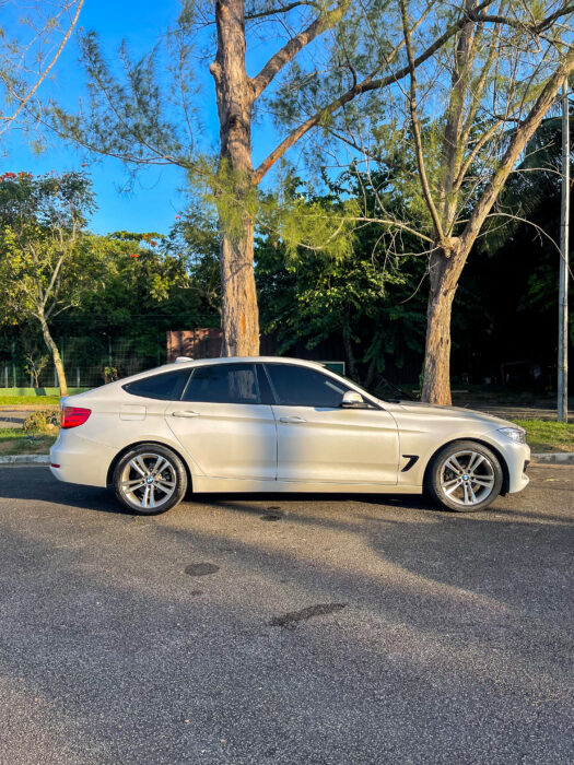 BMW 320i 2015 completo