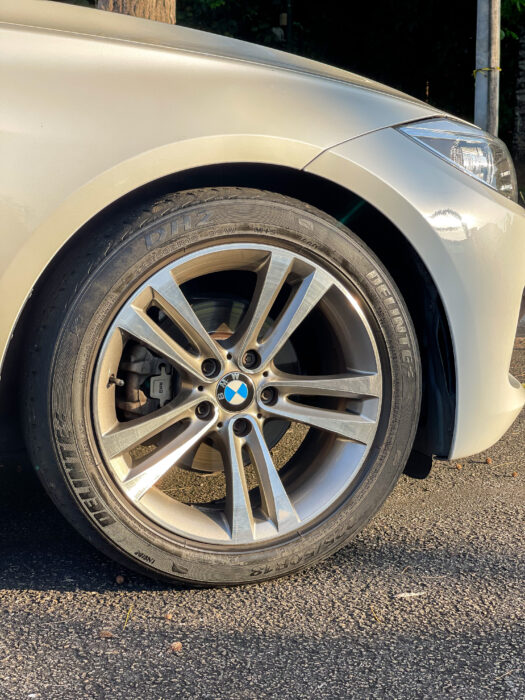 BMW 320i 2015 completo