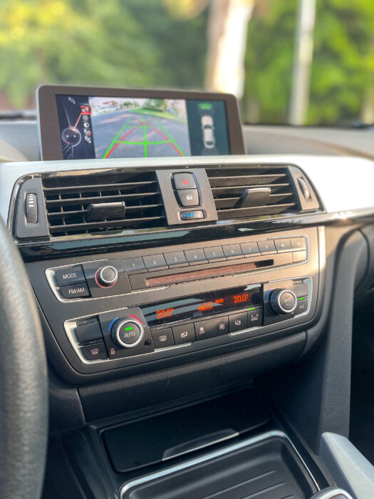 BMW 320i 2015 completo