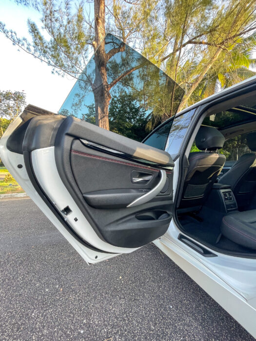 BMW 320i 2015 completo