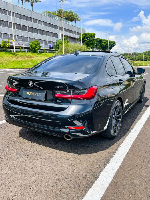 BMW 320i 2022 completo