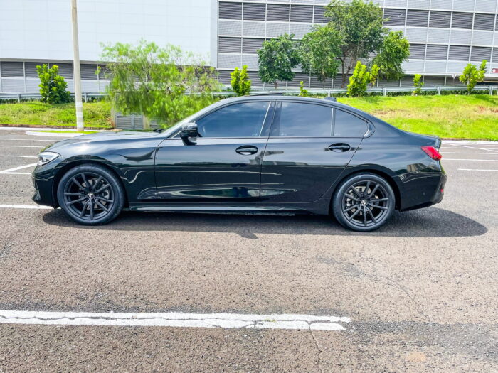 BMW 320i 2022 completo