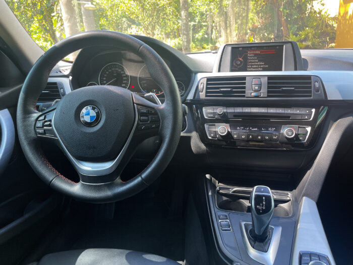 BMW 320i 2017 completo