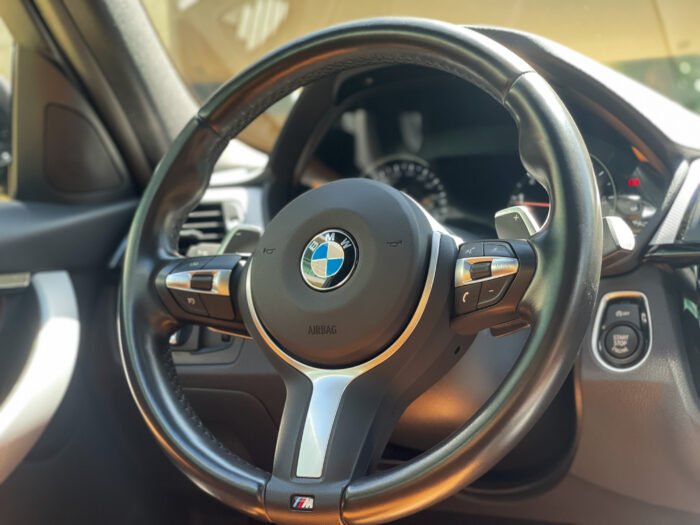 BMW 328i 2018 completo