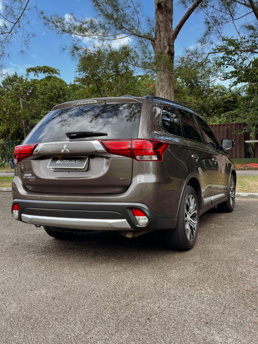 MITSUBISHI OUTLANDER 2016 completo