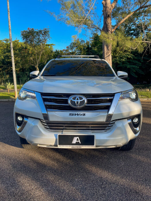 TOYOTA HILUX SW4 2020 completo