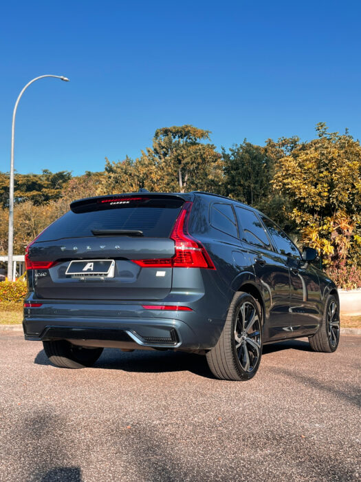 VOLVO XC60 2022 completo