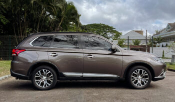 MITSUBISHI OUTLANDER 2016 completo