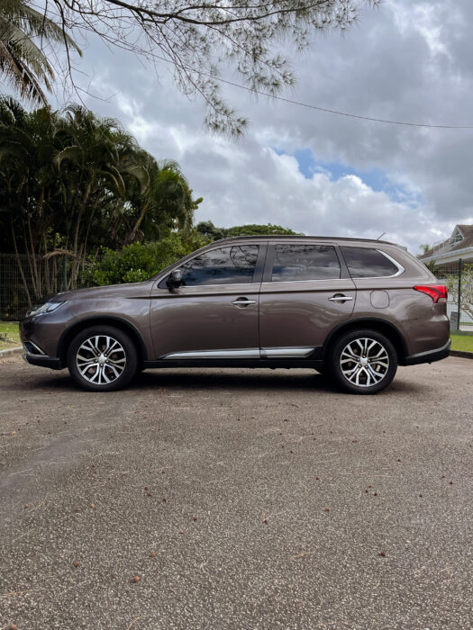 MITSUBISHI OUTLANDER 2016 completo