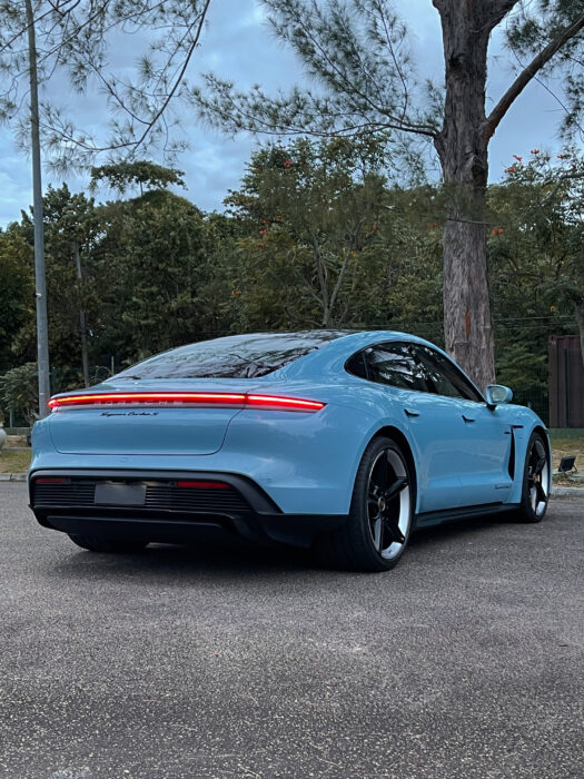 PORSCHE TAYCAN 2021 completo