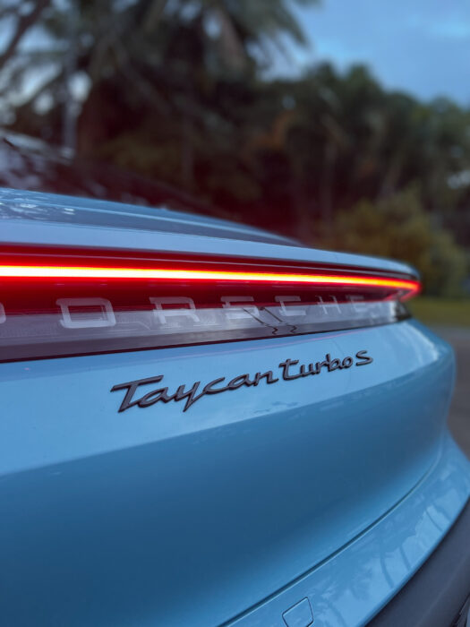 PORSCHE TAYCAN 2021 completo