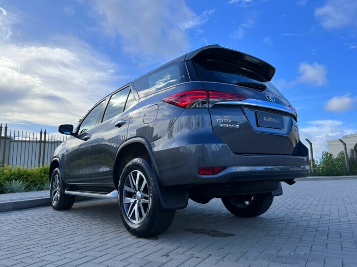 TOYOTA HILUX SW4 2019 completo