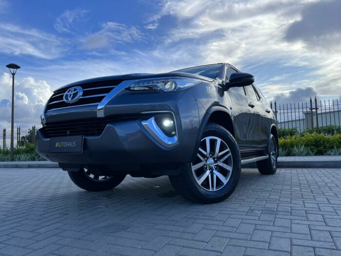 TOYOTA HILUX SW4 2019 completo