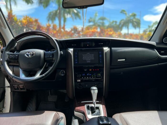 TOYOTA HILUX SW4 2019 completo