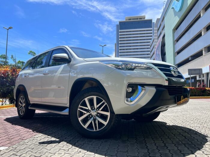 TOYOTA HILUX SW4 2019 completo