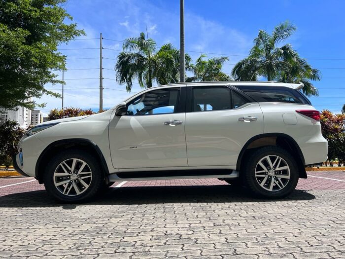 TOYOTA HILUX SW4 2019 completo