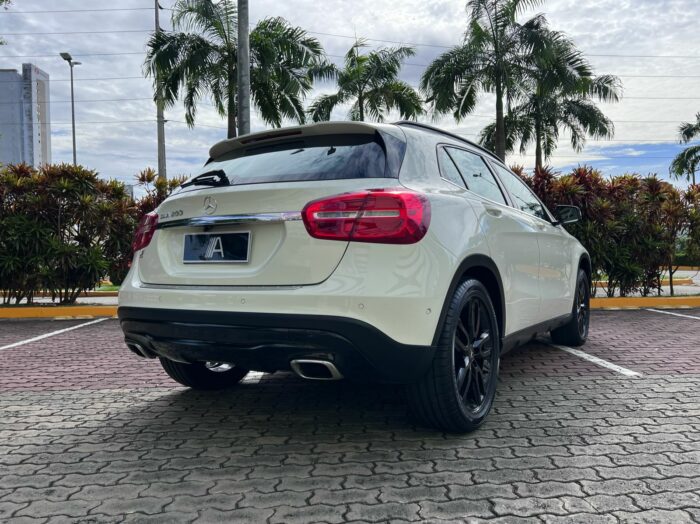 MERCEDES-BENZ GLA 200 2015 completo