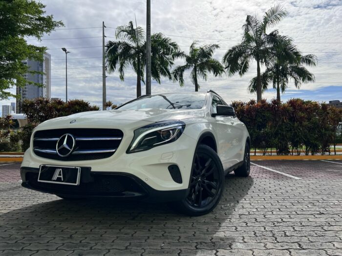 MERCEDES-BENZ GLA 200 2015 completo