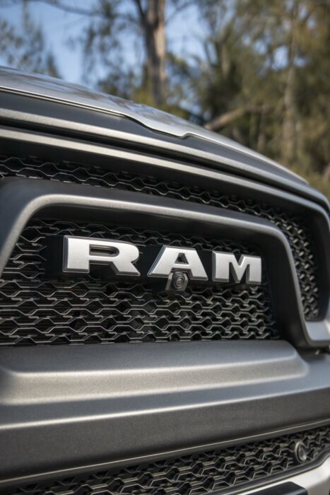 RAM 1500 2021 completo