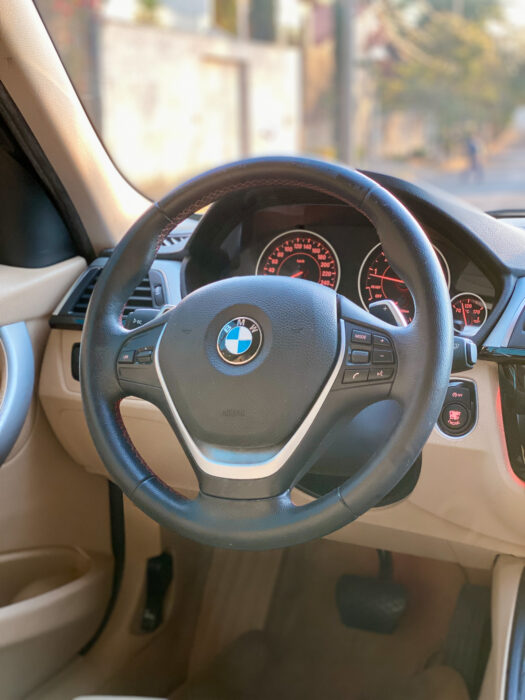 BMW 320i 2016 completo