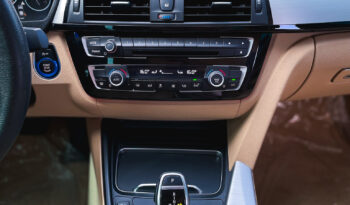 BMW 320i 2017 completo