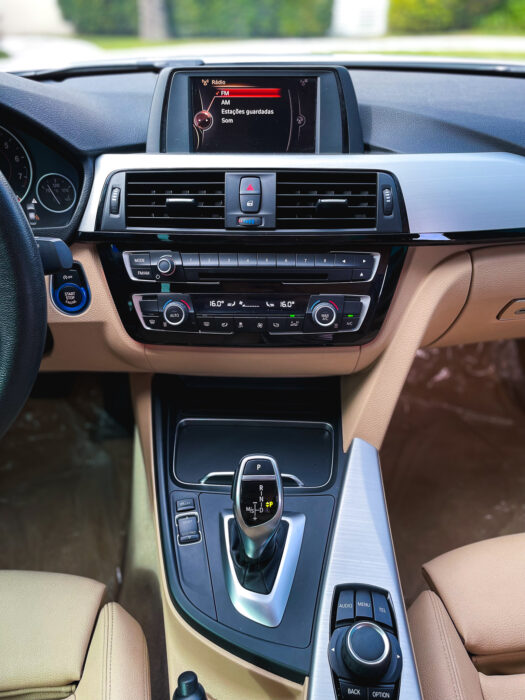 BMW 320i 2017 completo