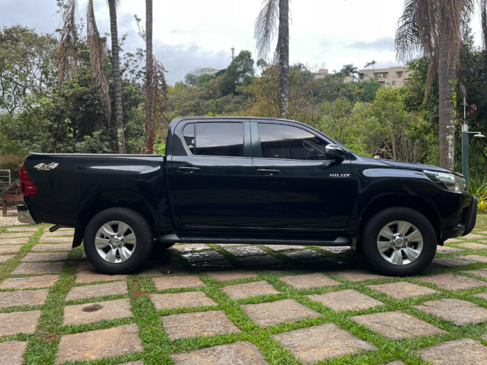 TOYOTA HILUX 2018 completo