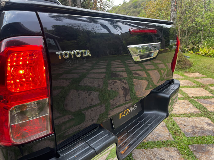 TOYOTA HILUX 2018 completo