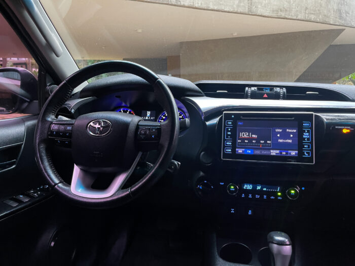 TOYOTA HILUX 2018 completo