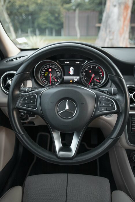 MERCEDES-BENZ GLA 200 2018 completo