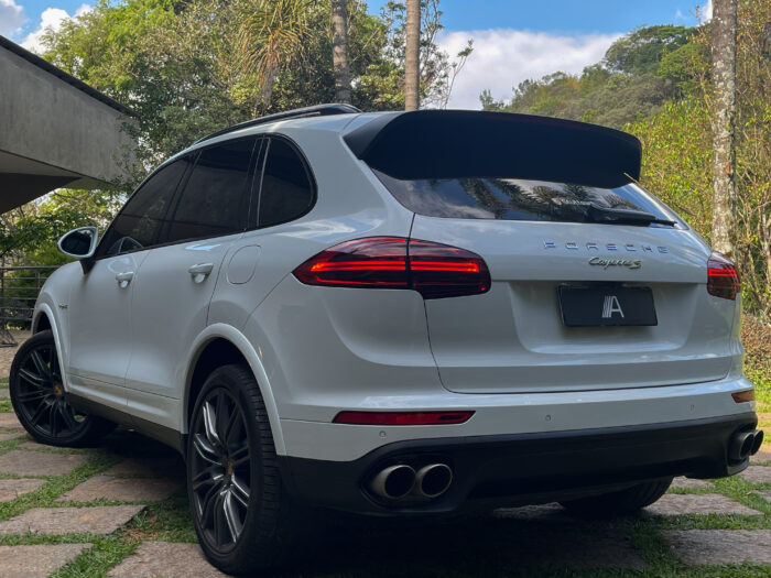 PORSCHE CAYENNE 2018 completo