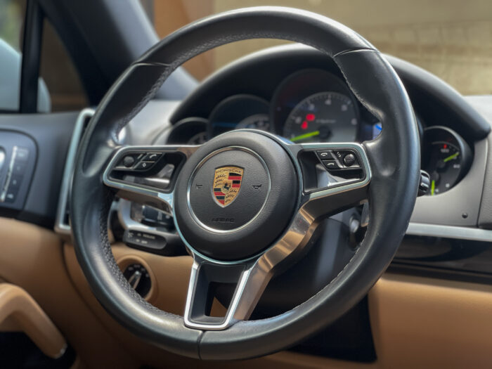 PORSCHE CAYENNE 2018 completo