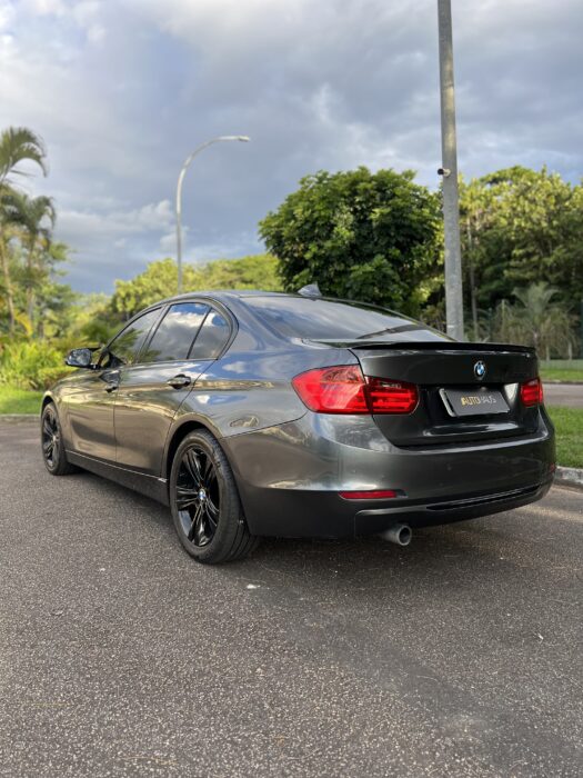 BMW 320i 2014 completo