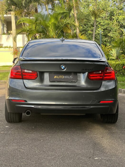 BMW 320i 2014 completo