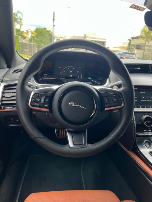 JAGUAR F-TYPE P300 2022 completo